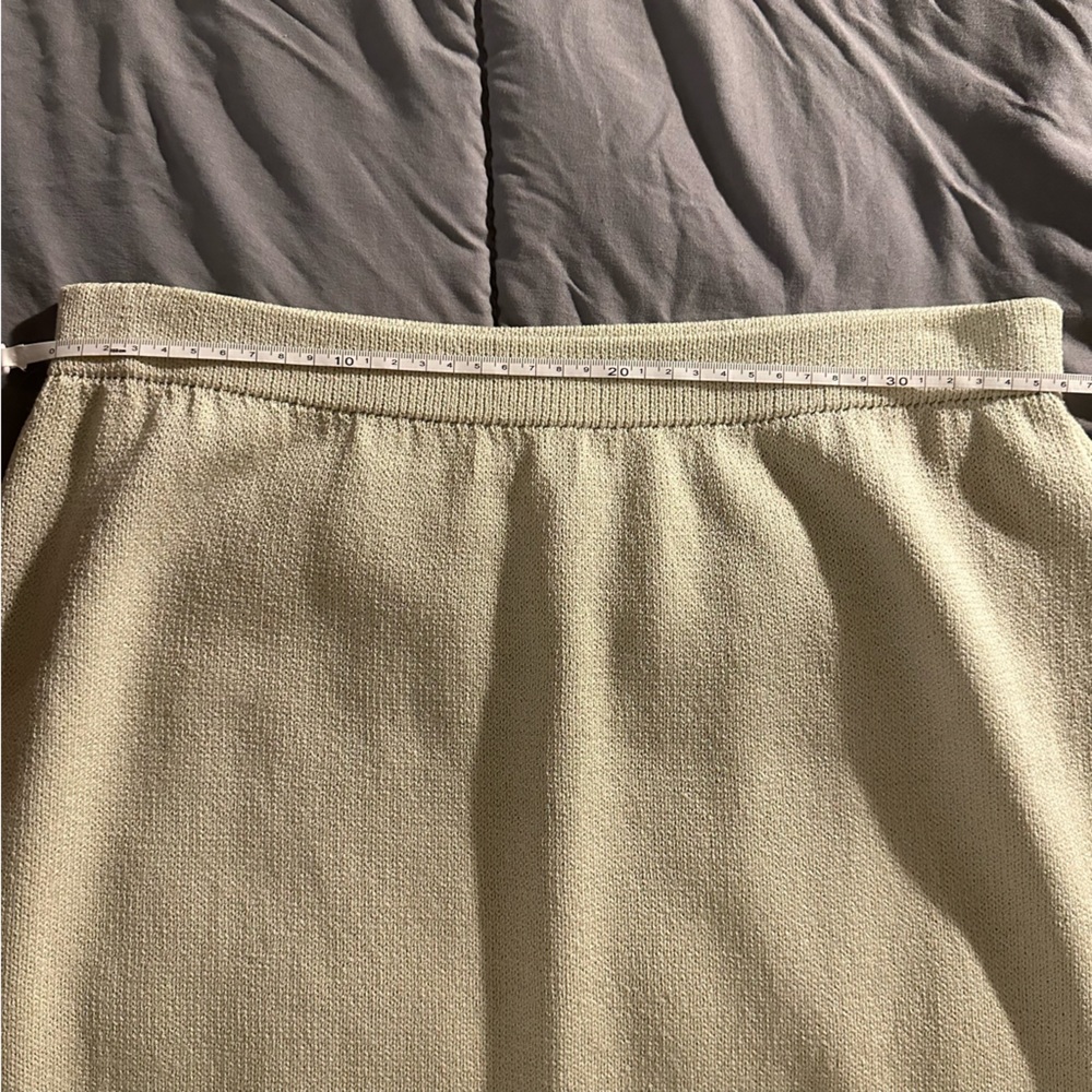St. John Collection Women's size 8 cream with black trim knit pencil skirt. - Picture 3 of 7